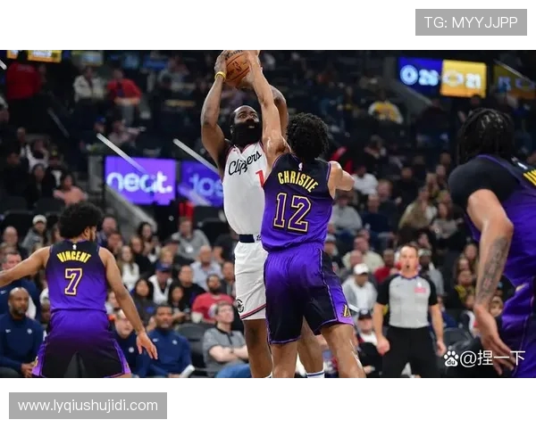 2015至2016赛季马刺与雷霆的激烈对决与精彩瞬间回顾