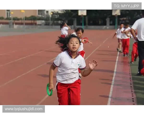 周鹏：从篮球场上的传奇到生活中的榜样，见证奋斗与坚持的力量