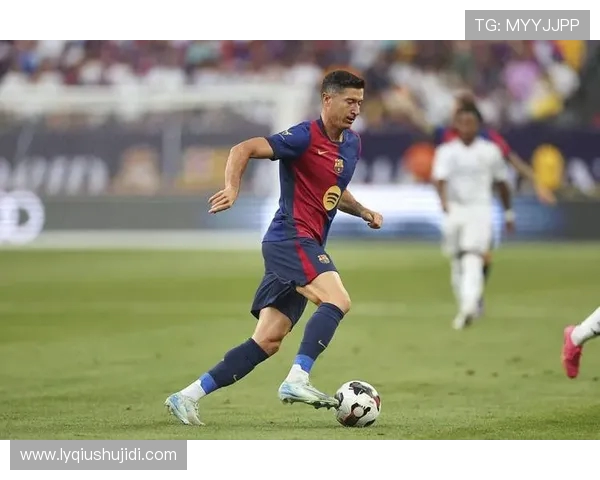 莱万状态火热欧冠赛场10场打入12球领跑射手榜争金靴在望 莱万状态火热欧冠赛场10场打入12球领跑射手榜争金靴在望