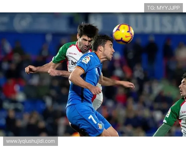 贝西赫塔斯与里昂激战在即谁将赢得这场欧战巅峰对决 贝西赫塔斯与里昂激战在即谁将赢得这场欧战巅峰对决