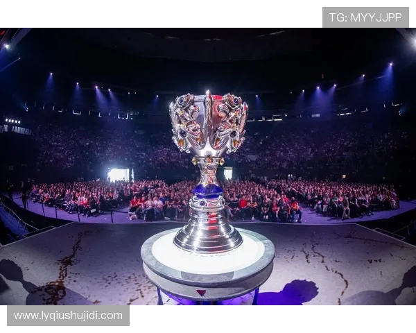 重磅专题：探讨FPX中路选手如何引领战术创新与团队协作新潮流