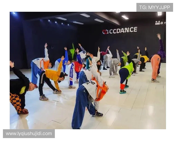 南京街舞队的速度与技巧探讨街舞文化的魅力与发展潜力